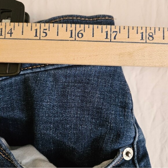 Levi's Jeans Women's 14 (34x30) Classic Bootcut Mid Rise Medium Wash EUC - Picture 6 of 9